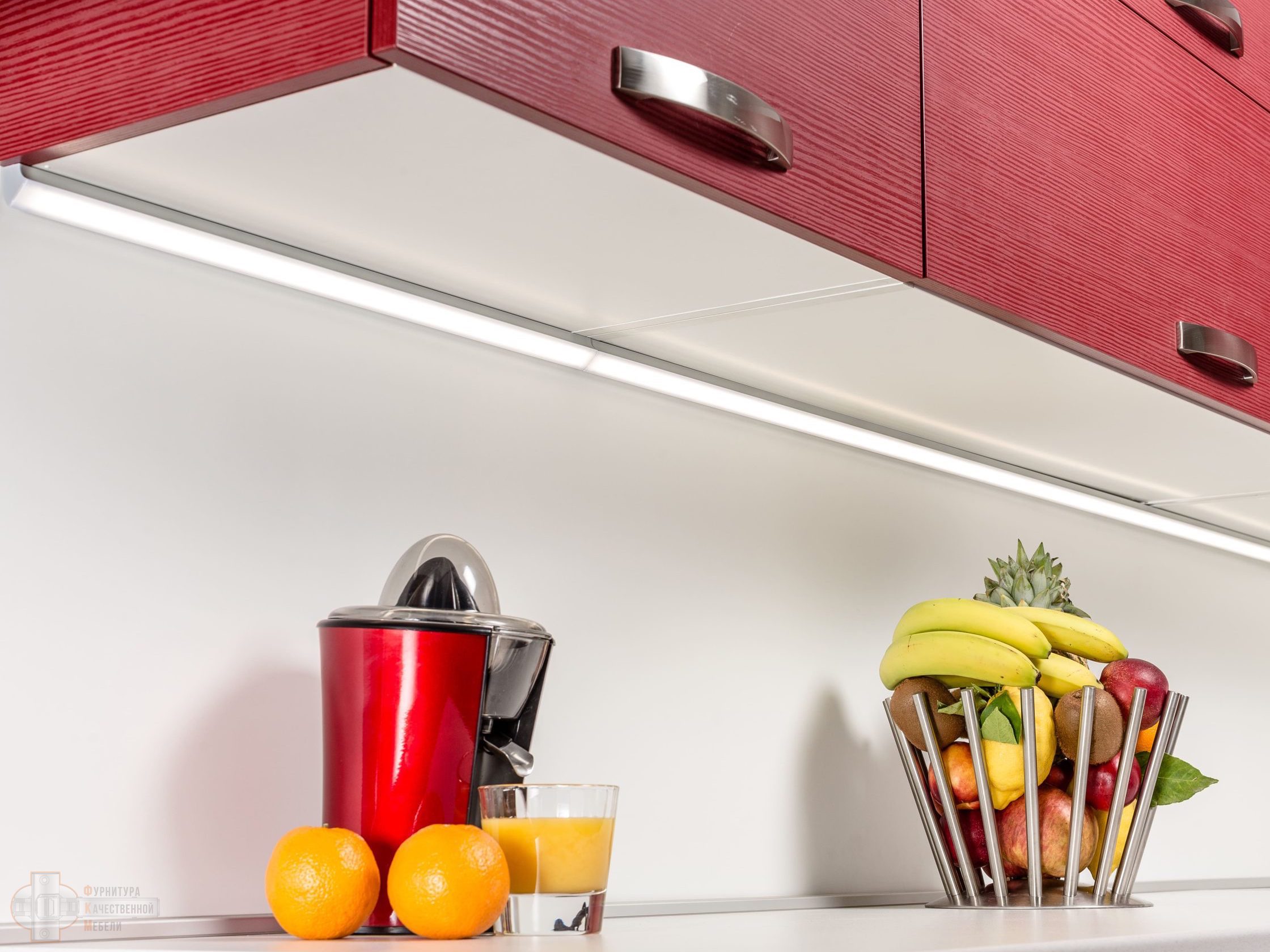 Подсветка кухни какая лучше. Evoline светодиодный светильник 560 мм. Мебельный светильник Elettroimpianti светодиодный. Светильник для подсветки кухни под шкафом поворотный Luka 79154/08/36.